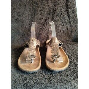 TAOS Siren Thong Sandals Womens Size 7 Metallic Gray Leather Studded